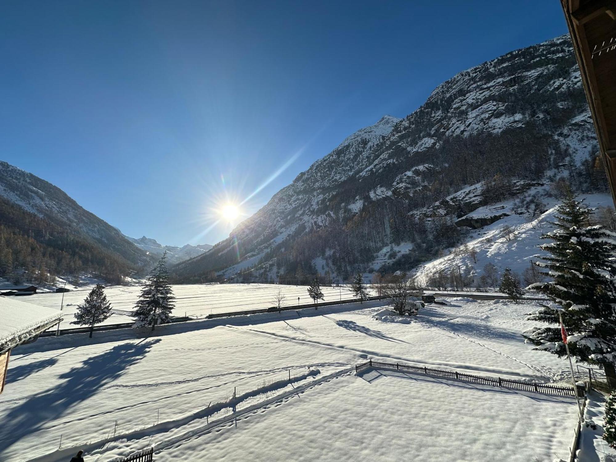 Alpine Retreat 4 Person Apartment Near Zermatt With Parking! Täsch Eksteriør billede